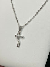 Charger l'image dans la galerie, Diamond Silver Cross Pendant