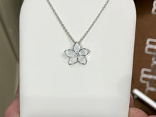 Charger l&#39;image dans la galerie, White Stephanotis Flower Silver Adjustable Necklace