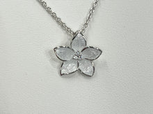 Cargar imagen en el visor de la galería, White Stephanotis Flower Silver Adjustable Necklace