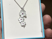 Charger l&#39;image dans la galerie, Cherry Blossoms Pink Sapphire Adjustable Silver Necklace
