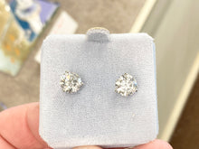 Laden Sie das Bild in den Galerie-Viewer, Lab Grown 3.48 Carat Diamond Stud Earrings