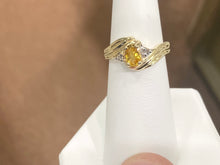 Laden Sie das Bild in den Galerie-Viewer, Golden Sapphire And Diamond Gold Ring