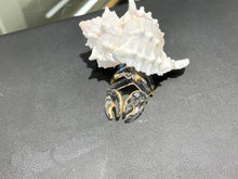 Charger l&#39;image dans la galerie, Hermit Crab Glass Figurine