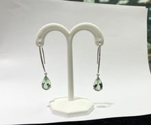 Cargar imagen en el visor de la galería, Green Amethyst And Diamond White Gold Dangle Earrings