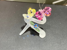 Laden Sie das Bild in den Galerie-Viewer, Butterflies Crystal Figurine