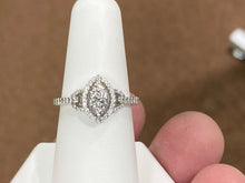 Cargar imagen en el visor de la galería, Marquise Shaped Diamond White Gold Ring