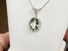 Cargar imagen en el visor de la galería, Green Amethyst And Diamond White Gold Necklace