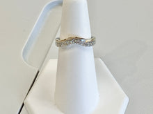Cargar imagen en el visor de la galería, Natural Diamond Yellow And White Gold Curved Diamond Ring