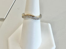Cargar imagen en el visor de la galería, Natural Diamond Yellow And White Gold Curved Diamond Ring