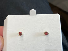 Load image into Gallery viewer, Garnet Gold Earrings