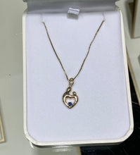 Charger l'image dans la galerie, Gold Mother And Child Pendant With Sapphire