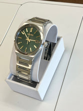 Laden Sie das Bild in den Galerie-Viewer, Seiko Essentials Men's Watch Green Dial Stainless Steel