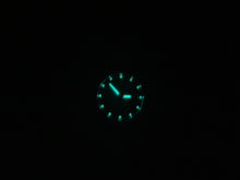 Laden Sie das Bild in den Galerie-Viewer, Seiko Essentials Men's Watch Green Dial Stainless Steel