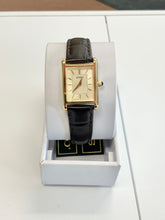 Laden Sie das Bild in den Galerie-Viewer, Women's Gold Tone Brown Leather Strap Seiko Watch