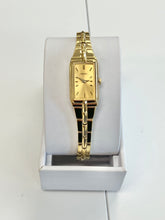 Laden Sie das Bild in den Galerie-Viewer, Women's Seiko Gold Tone Stainless Steel Watch SWR048