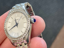 Cargar imagen en el visor de la galería, Seiko Women&#39;s Watch With Crystals