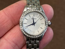 Cargar imagen en el visor de la galería, Seiko Women&#39;s Watch With Crystals