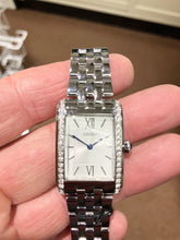 Laden Sie das Bild in den Galerie-Viewer, Seiko Women&#39;s Essential Steel Watch With Crystals