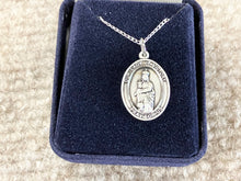 Laden Sie das Bild in den Galerie-Viewer, Our Lady of Victory Silver Pendant And Chain