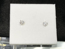 Laden Sie das Bild in den Galerie-Viewer, Lab Grown Diamond Stud Earrings 1.02 Carats