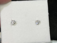 Laden Sie das Bild in den Galerie-Viewer, Lab Grown Diamond Stud Earrings 1.02 Carats