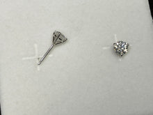 Laden Sie das Bild in den Galerie-Viewer, Lab Grown Diamond Stud Earrings 1.02 Carats