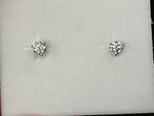 Laden Sie das Bild in den Galerie-Viewer, Lab Grown Diamond Stud Earrings 1.02 Carats