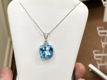 Cargar imagen en el visor de la galería, Blue Topaz And Diamond White Gold Pendant