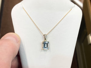 Aquamarine And Diamond Gold Pendant With Chain