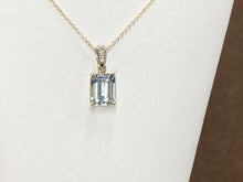 Charger l&#39;image dans la galerie, Aquamarine And Diamond Gold Pendant With Chain