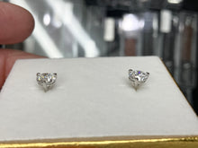 Laden Sie das Bild in den Galerie-Viewer, Lab Grown Diamond Stud Earrings 2.03 Carats