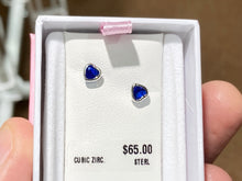 Cargar imagen en el visor de la galería, Silver Blue Heart Shaped Baby Earrings