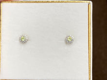 Laden Sie das Bild in den Galerie-Viewer, Light Green Swarovski Zirconia Silver Earrings
