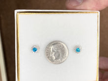 Laden Sie das Bild in den Galerie-Viewer, Blue Swarovski Zirconia Silver Earrings