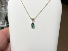 Laden Sie das Bild in den Galerie-Viewer, Emerald And Diamond Gold Necklace