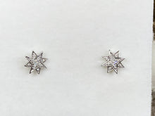 Laden Sie das Bild in den Galerie-Viewer, Silver Star Diamond Earrings