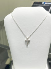 Laden Sie das Bild in den Galerie-Viewer, Silver Diamond Cross Pendant