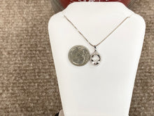 Laden Sie das Bild in den Galerie-Viewer, Silver Diamond Pendant With Adjustable Chain