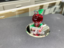 Laden Sie das Bild in den Galerie-Viewer, Teachers Apple Glass Figurine ju