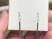 Laden Sie das Bild in den Galerie-Viewer, Silver Diamond Dangle Earrings