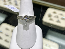 Charger l&#39;image dans la galerie, Natural Diamond Engagement Ring White Gold