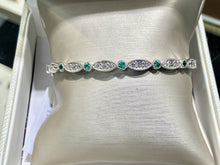 Laden Sie das Bild in den Galerie-Viewer, Emerald And Natural Diamond White Gold Bangle Bracelet