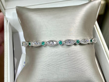 Laden Sie das Bild in den Galerie-Viewer, Emerald And Natural Diamond White Gold Bangle Bracelet