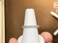 Cargar imagen en el visor de la galería, White Gold Diamond Wedding Ring