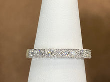 Laden Sie das Bild in den Galerie-Viewer, White Gold Diamond Wedding Ring