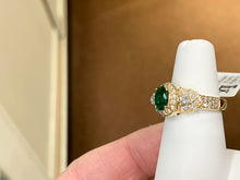 Laden Sie das Bild in den Galerie-Viewer, Emerald And Diamond Gold Ring