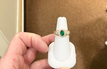 Laden Sie das Bild in den Galerie-Viewer, Emerald And Diamond Gold Ring