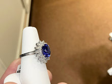 Laden Sie das Bild in den Galerie-Viewer, Tanzanite And Diamond White Gold Ring