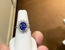 Laden Sie das Bild in den Galerie-Viewer, Tanzanite And Diamond White Gold Ring