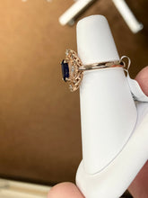 Cargar imagen en el visor de la galería, Sapphire And Diamond Rose Gold Ring